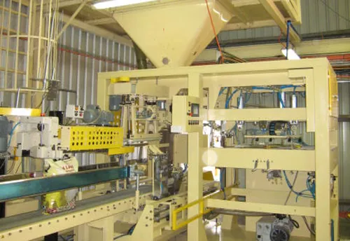 Riverina Şirketi'nin otomatik yem torbalama hattında kullanılan big bag tartım terazisi
